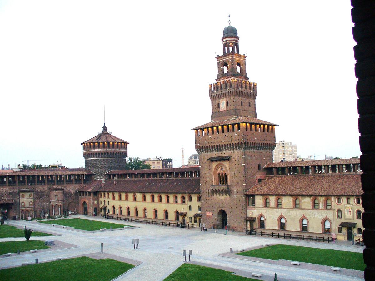 du-lich-chau-au-phao-dai-sforzesco-aussie-travel